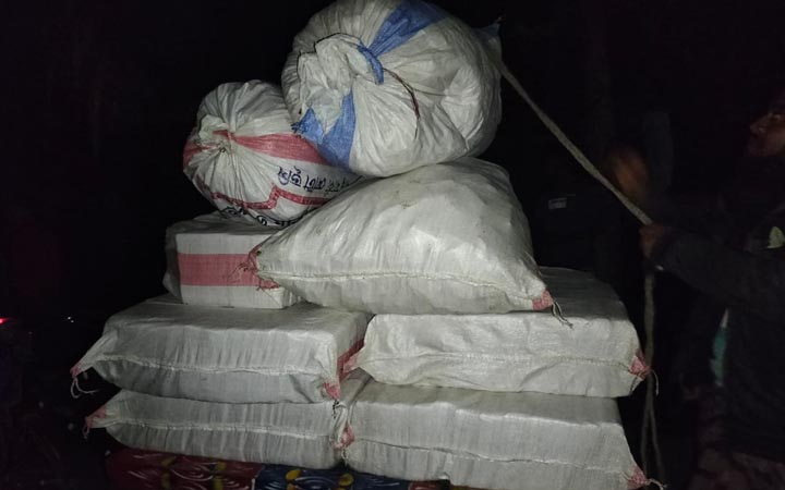 দৌলতপুরে তিন লক্ষ নকল মধু বিড়ি জব্দ